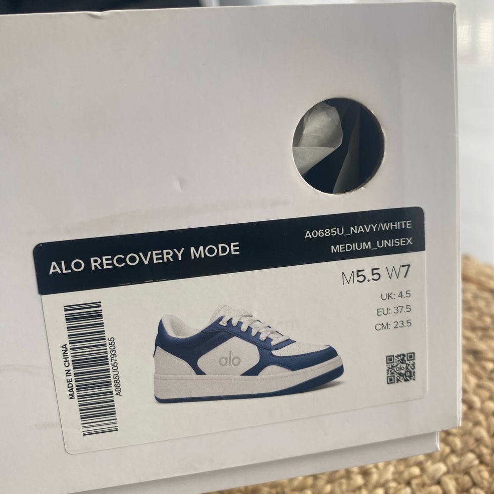 Alo yoga Navy Women 7 Recovery shoes